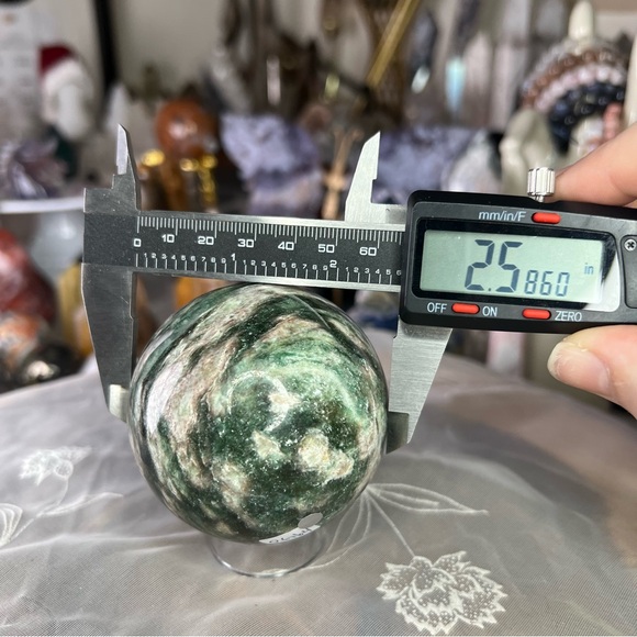 Green and pink mica sphere - Picture 4 of 4